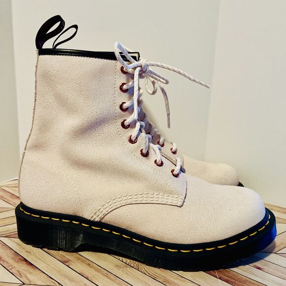 Dr Martens Women's 9 Leather Boots Cream Pink Combat Lace Up Doc 27655 Wedding - Picture 4 of 11